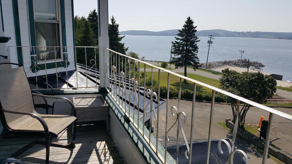 Le Manoir Du Vieux Presbytere Port-Daniel Exterior foto